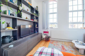 Bright Modern Studio 5 Mins to Station, Sleeps 3